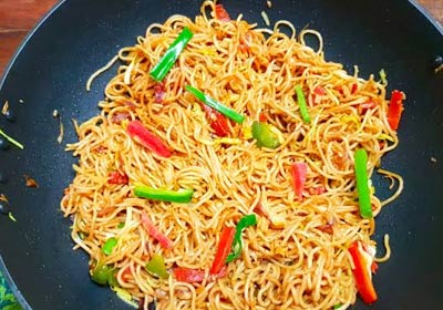 Veg Chowmin ( Noodles)